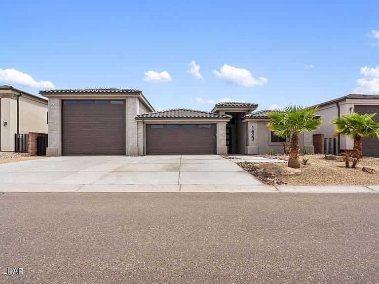 1623 E Laurel Dr photo 1