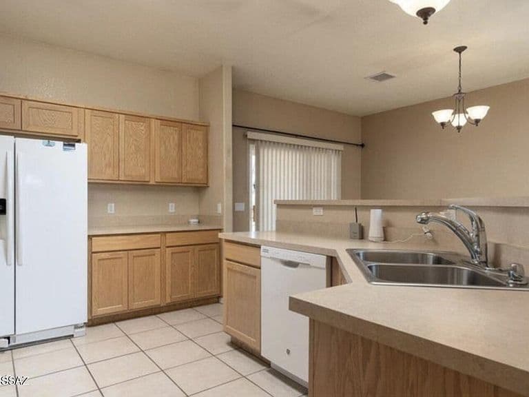 10193 E Windtalker Rd photo 3