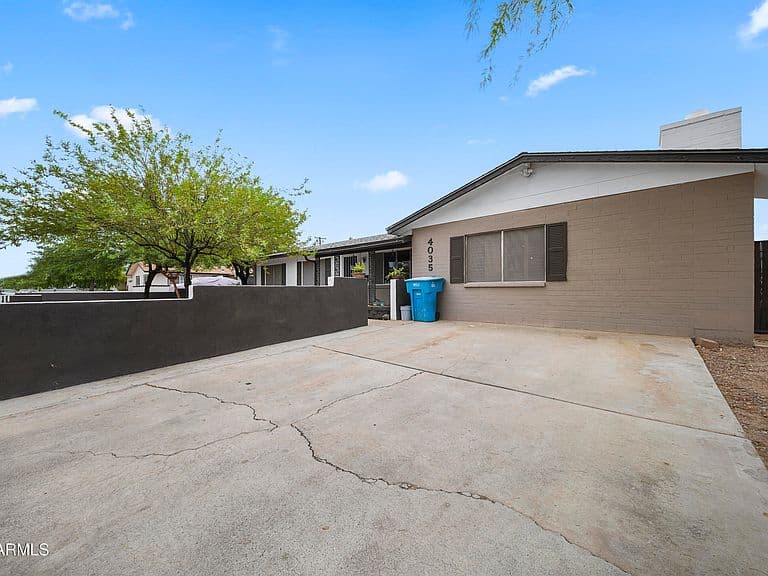 4035 W ORANGEWOOD Avenue photo 3