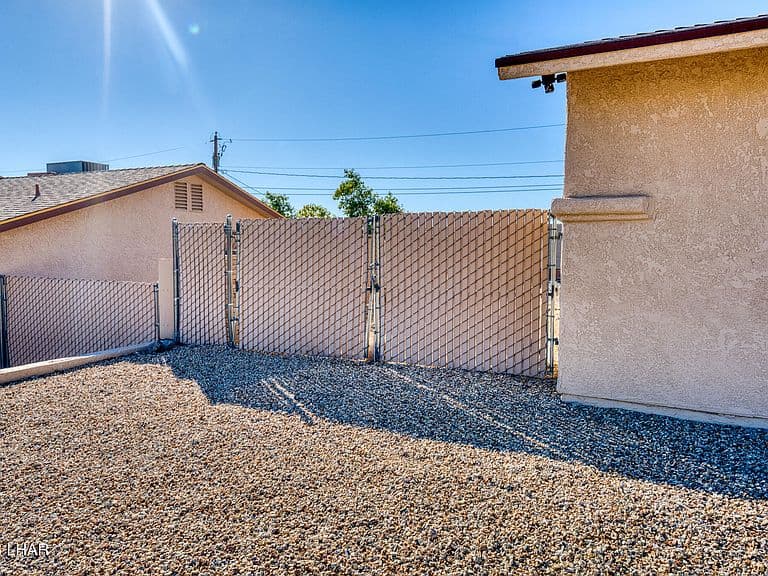 4221 Highlander Ave photo 3