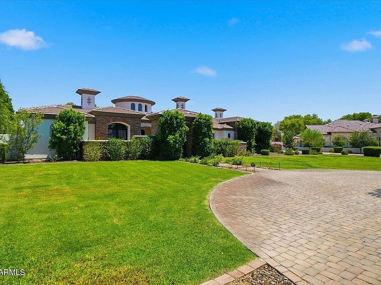 5827 S MARIN Court photo 4