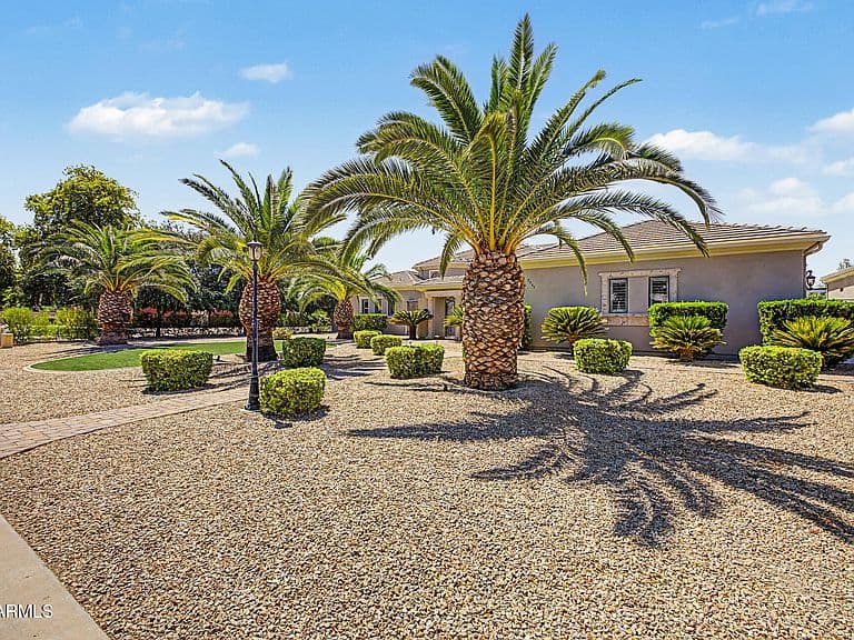 2347 E SANOQUE Court photo 4