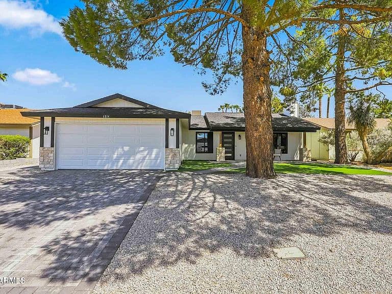 6814 E BEVERLY Lane photo 2