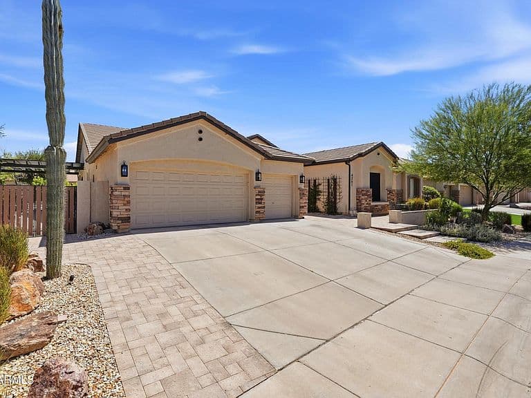 4261 E ANDRE Avenue photo 3