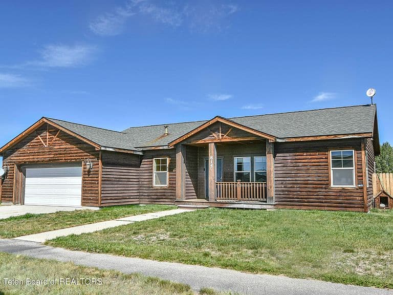 815 Driftwood St photo 2