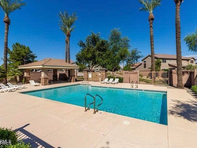 1050 E REDWOOD Drive photo 3