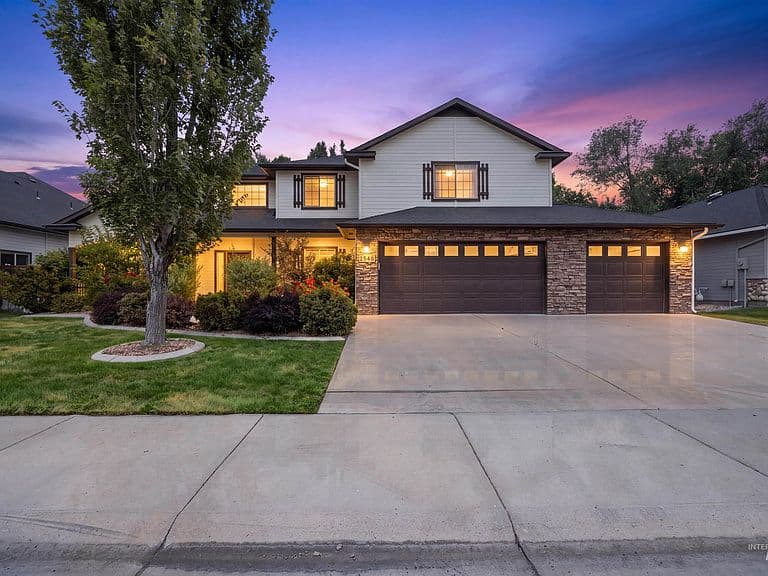 2548 E Omera St photo 1