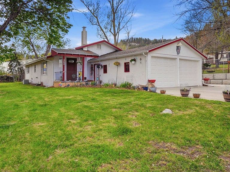 305 8th St photo 1