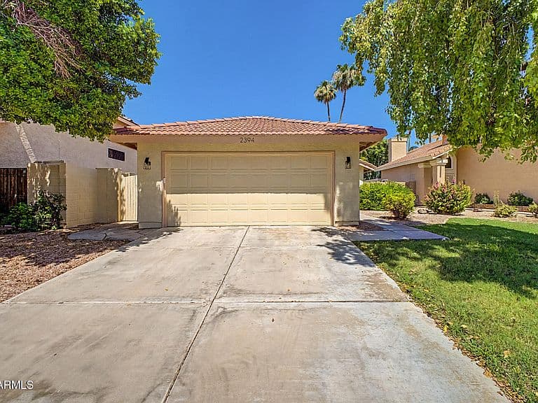 2394 W PARK Avenue photo 2