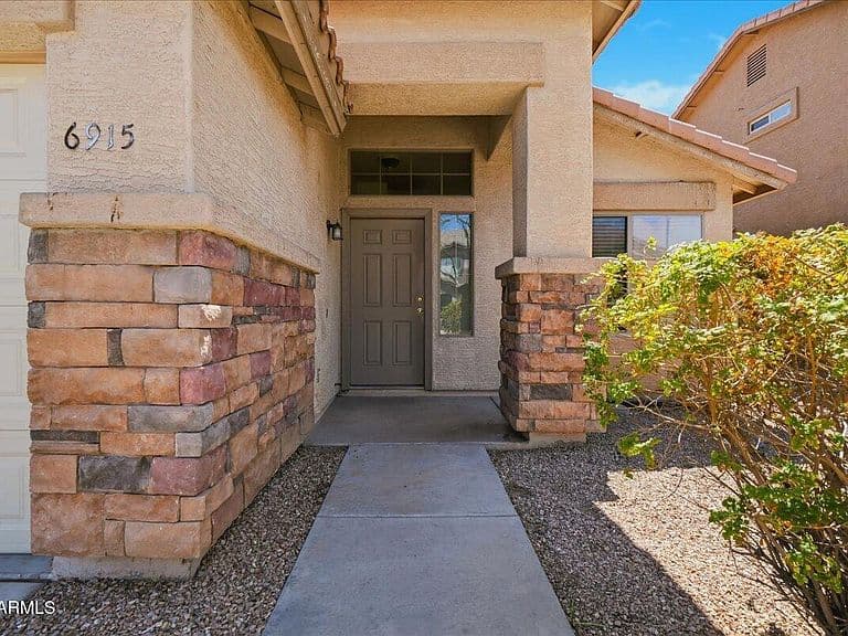 6915 S 50TH Drive photo 5