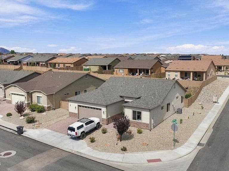 6320 E Walden Way photo 2