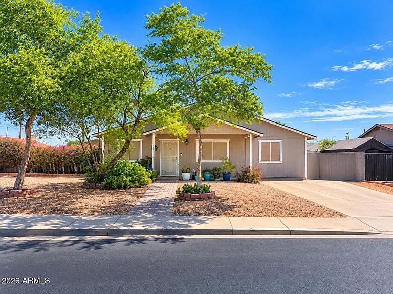 13421 N EL FRIO Street photo 2