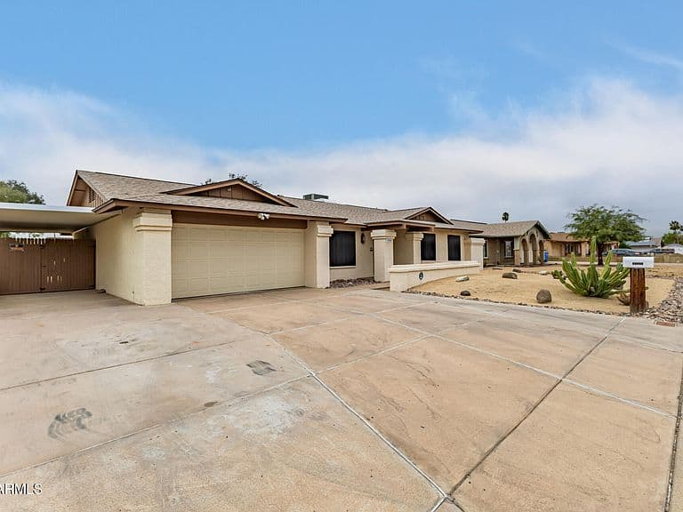 17226 N 31st Ave photo 1