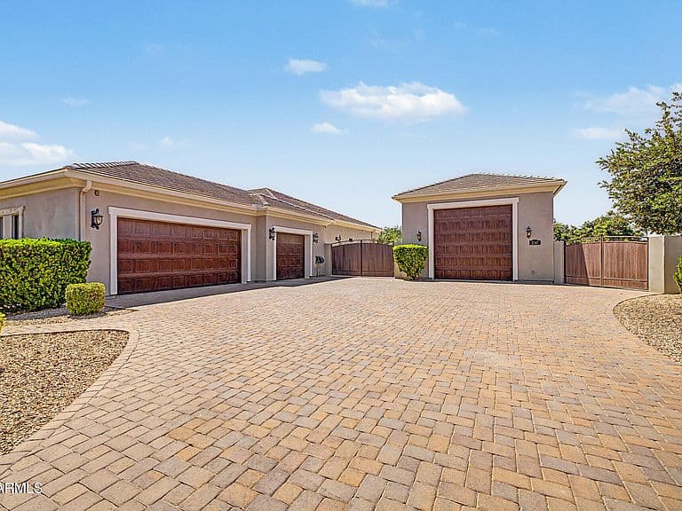 2347 E SANOQUE Court photo 2