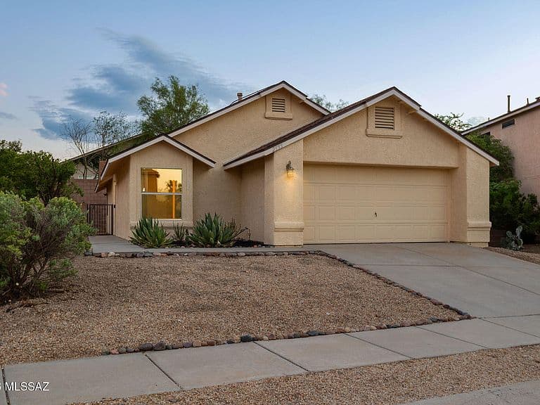 2555 W Brogan St photo 1