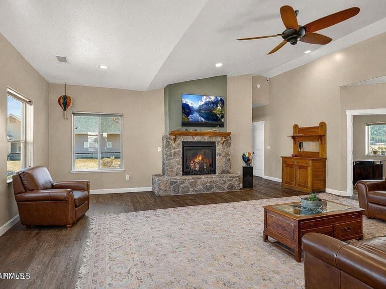8951 Richfield Drive photo 3