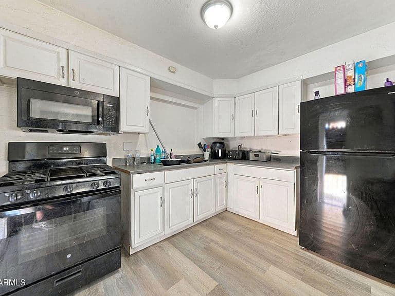 1130 E 6th Street photo 4