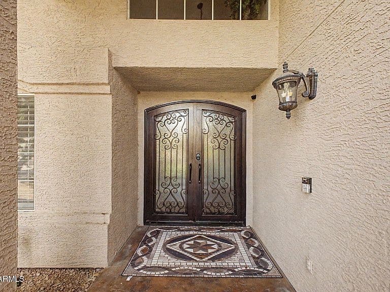 5615 W TONOPAH Drive photo 3