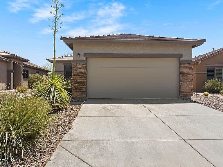 1713 W MORSE Drive photo 2