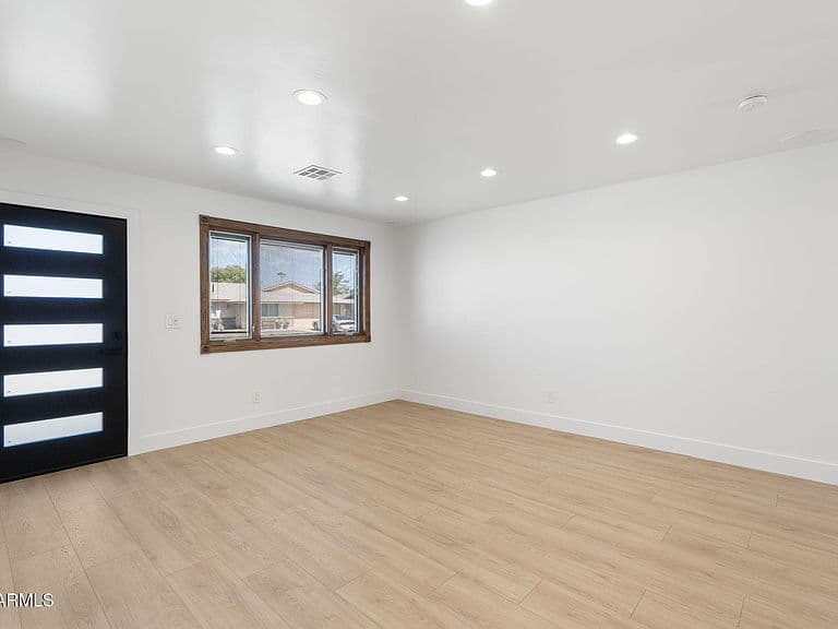 1421 W ROSAL Place photo 2
