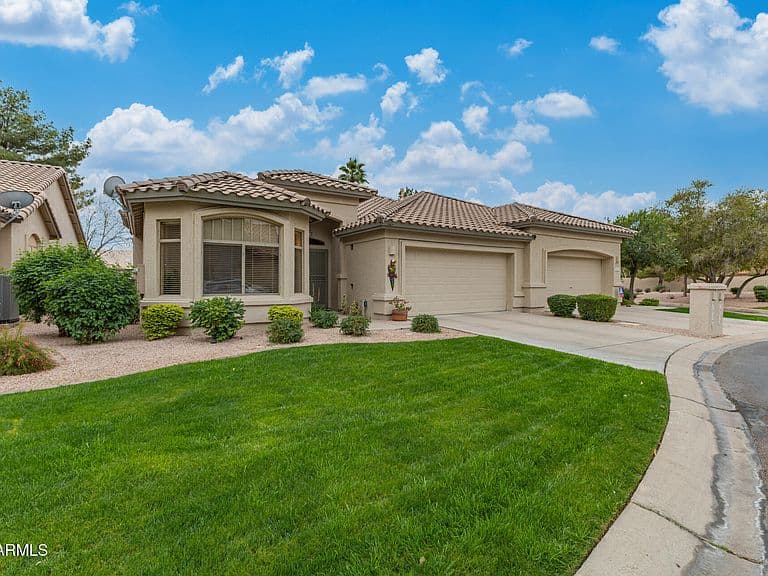 9617 E HOLIDAY Way photo 2