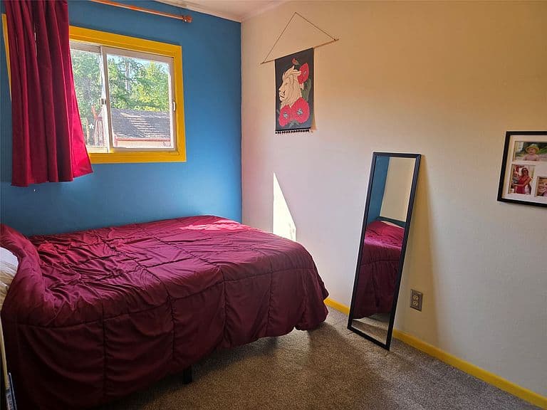 211 Fairview Ave photo 4