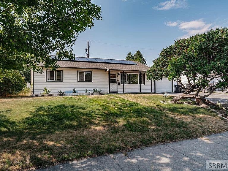 668 Terrace Dr photo 1