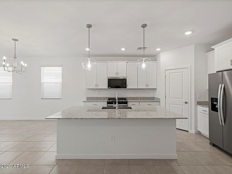3634 N CAMDEN Drive photo 5