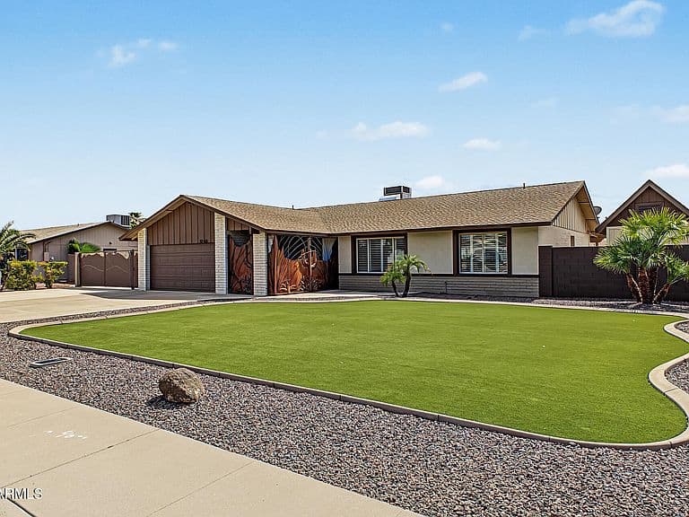 5763 W MARCONI Avenue photo 3