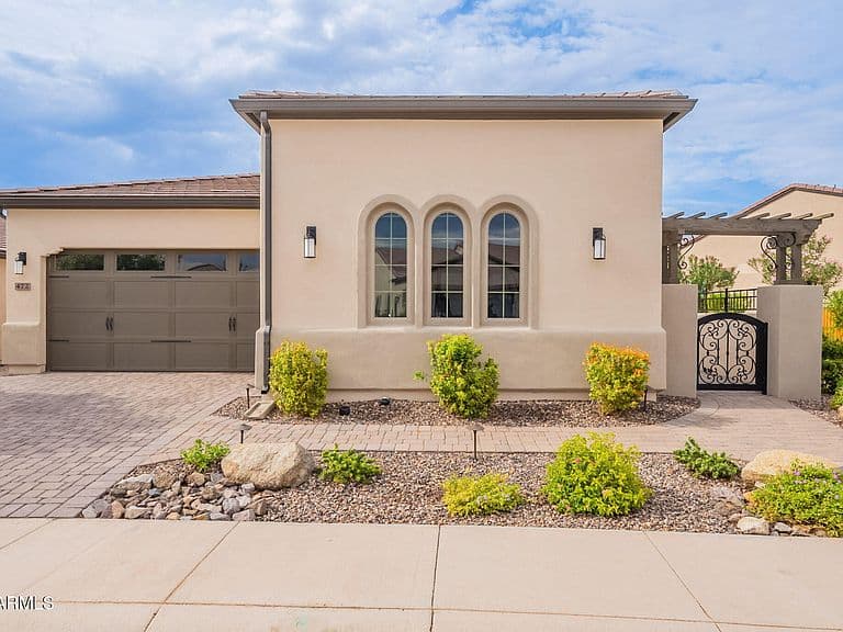 472 E BRACCIANO Avenue photo 3