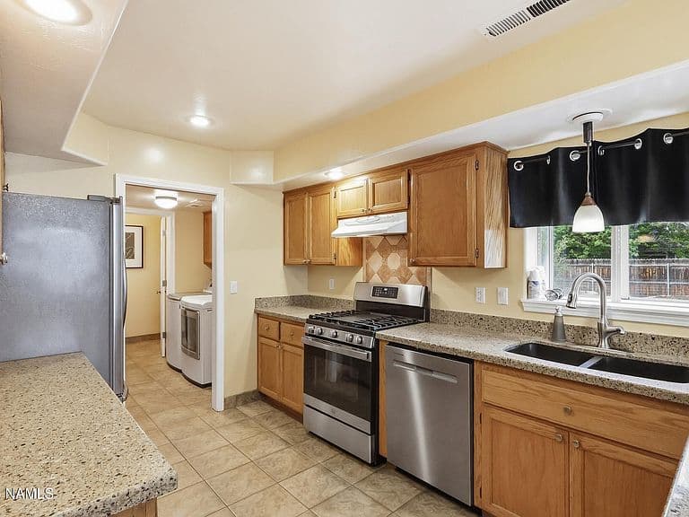 6814 E Eagle Crest Dr photo 2