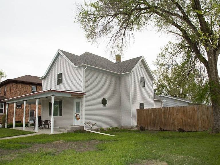 1309 Main Ave photo 3