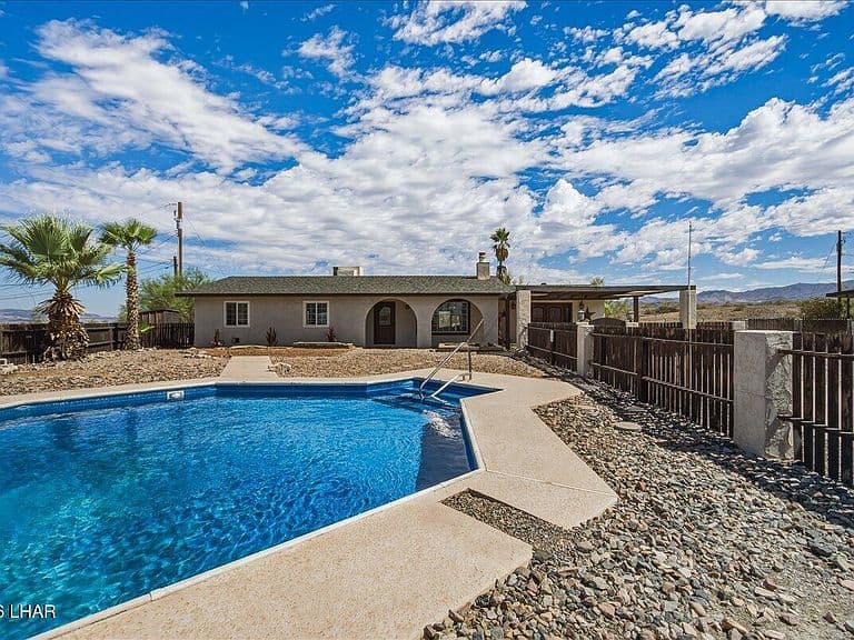 2435 Atlantic Dr photo 3