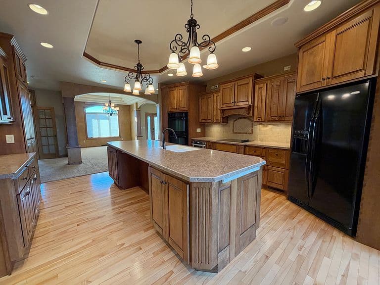 689 Nicholas Ct photo 2
