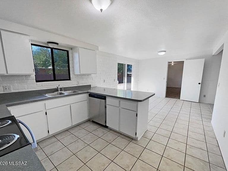 2341 W Placita Algodon photo 4
