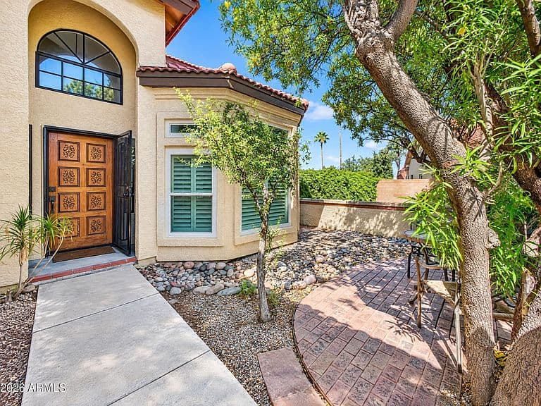 1410 N ALDER Drive photo 4