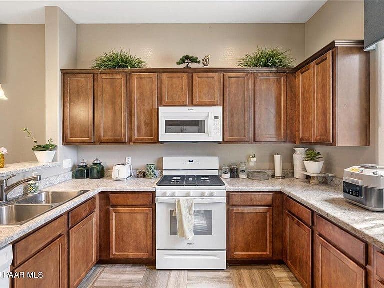 5435 N Dolan Ct photo 3