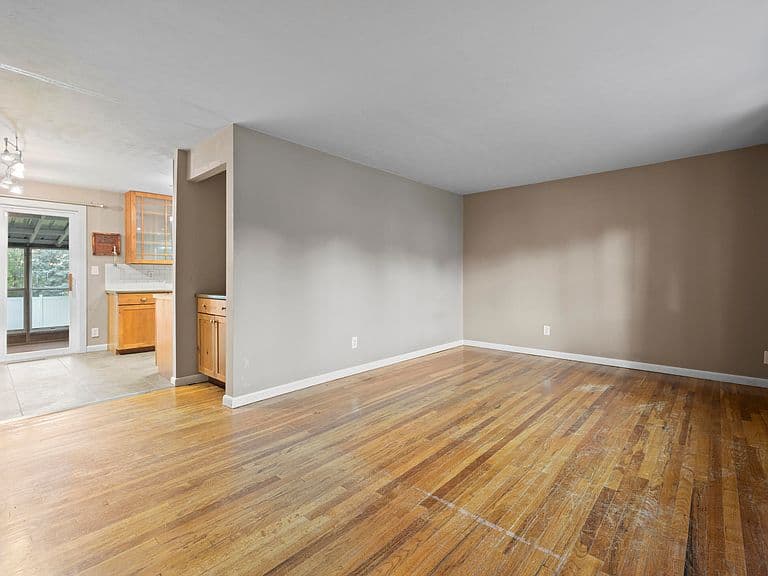 1719 Olwien St photo 5