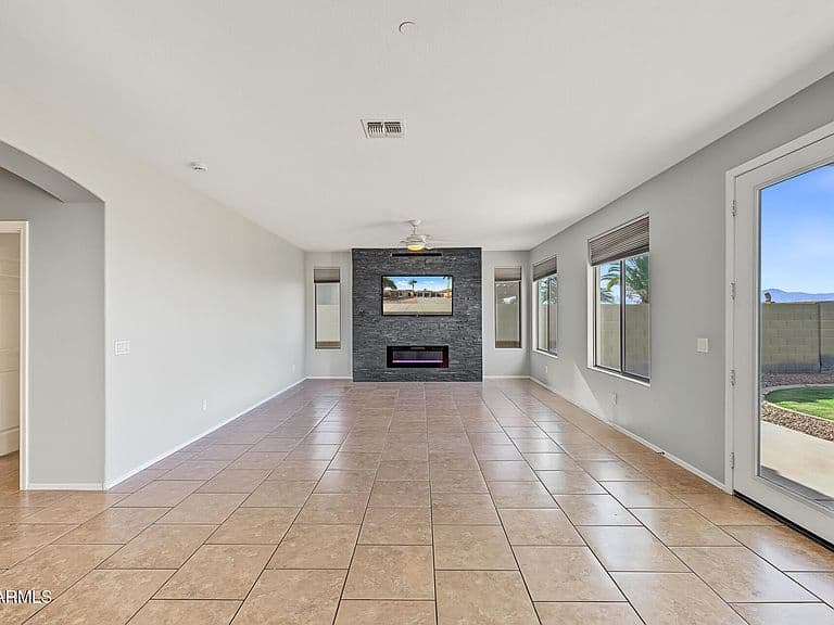 15250 W PIERSON Street photo 4