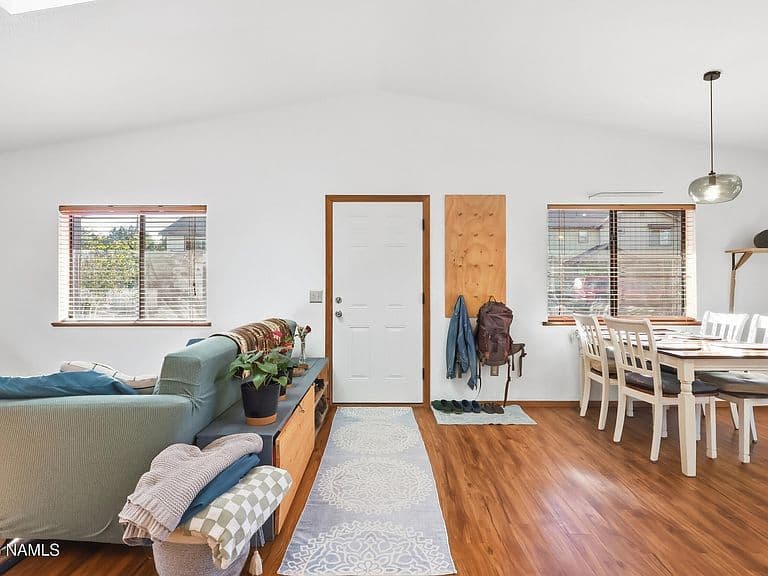 3581 Huron photo 5
