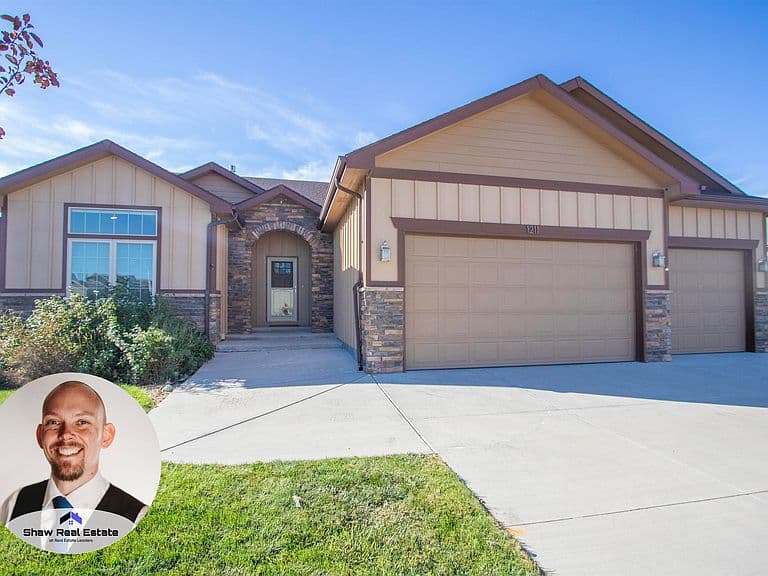 1211 Prairie River Dr photo 1