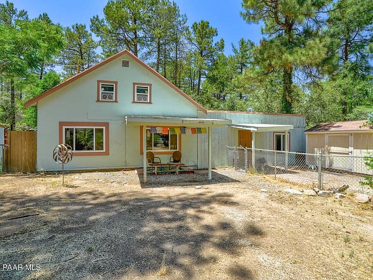 210 Cory Ave photo 1