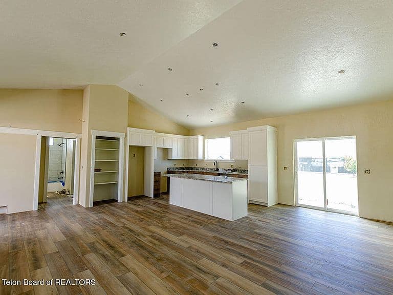 288 Holly Dr photo 3