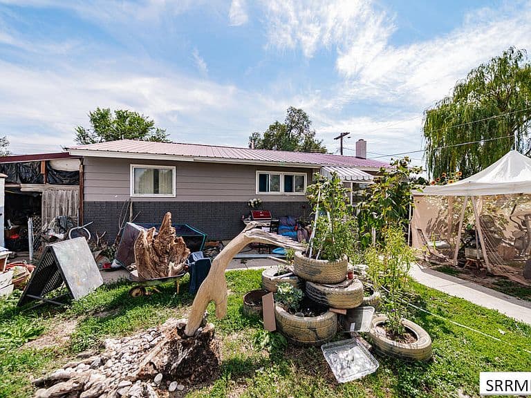 610 Elaine St photo 2
