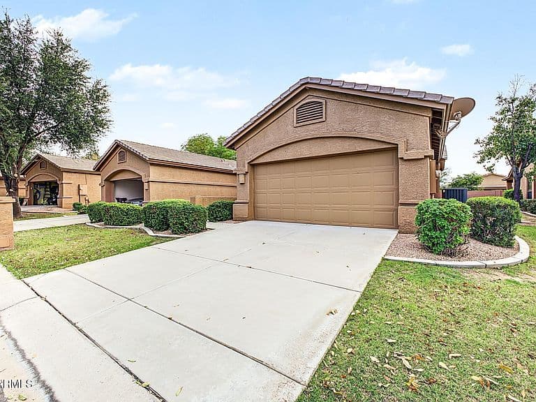 9623 E NACOMA Drive photo 3
