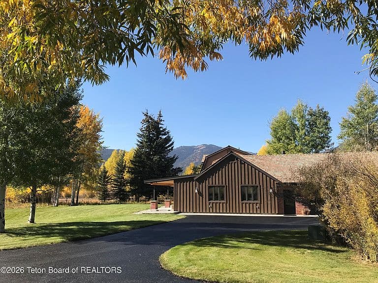 5450 Shoshone Dr photo 1