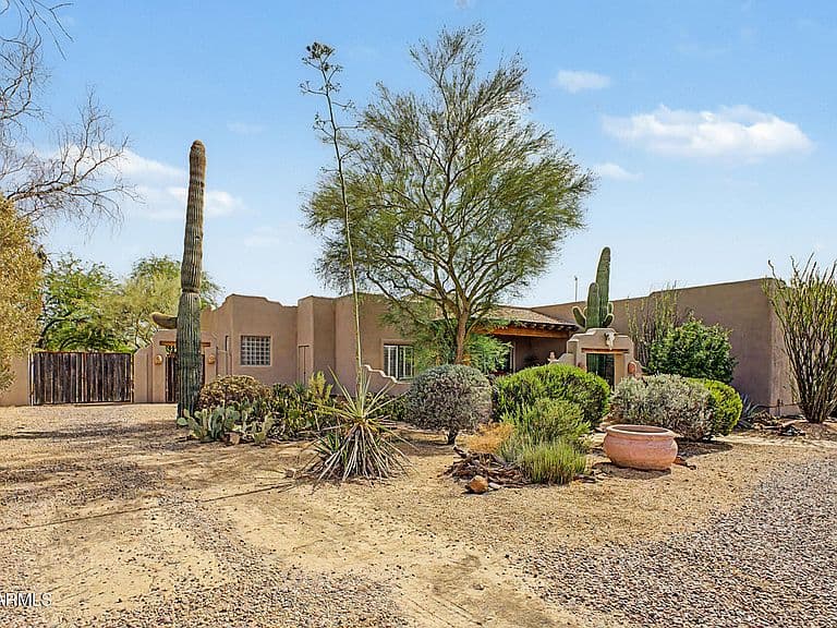 1723 E DOLORES Road photo 2