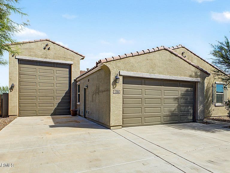 4386 W SUNCUP Drive photo 1