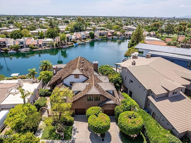 1071 E SANDPIPER Drive photo 1