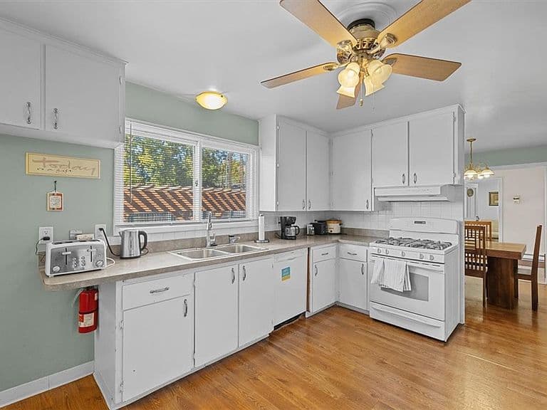2902 Glenwood Ln photo 3